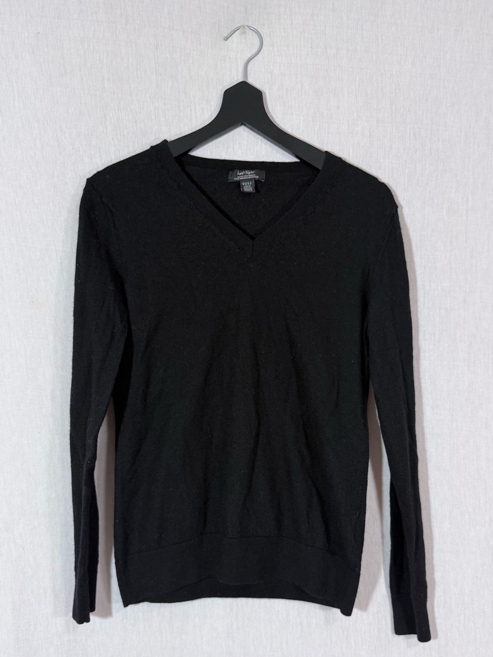 Lord and Taylor size m 100% merino wool Black V-Neck Sweater